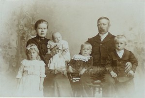 1904 - Bertha+Anna+Toralf+Karl+Karolius+Kristian - org1
